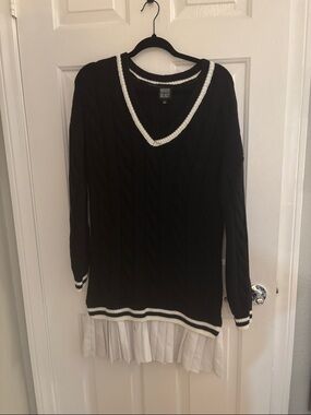 Derek Heart V-Neck Sweater with White Trim